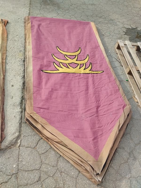 estandarte medieval escudo fict tela magenta 240x120 4u